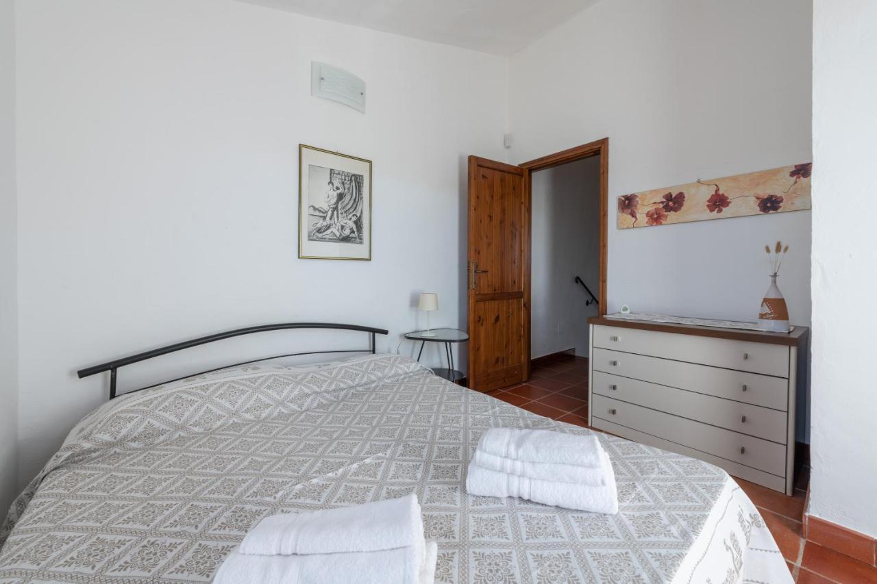 Damiano Holiday House Porto Columbu - Perd'E Sali Kültér fotó